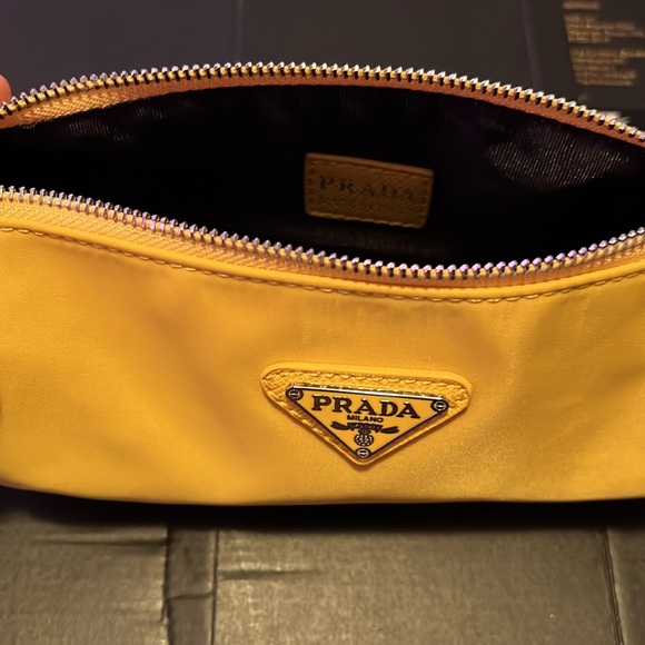 Prada re-edition mini nylon duffle - Picture 5 of 10